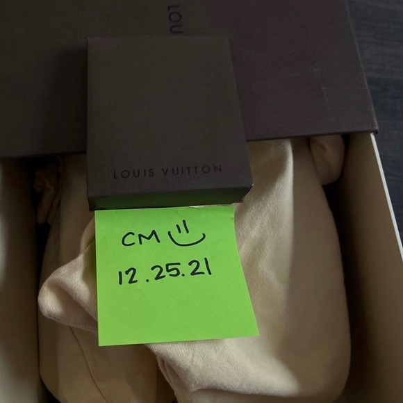 Worn twice 
Like new 
8.5 Italian size
Fits size 10 US 
$1100

Serious inquirie - Picture 2 of 6